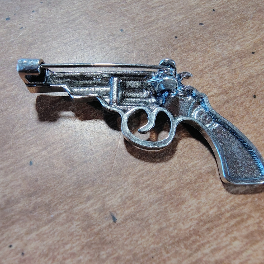 Silver Revolver Brooch - Picture 2 of 2